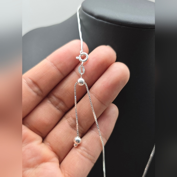 ♥️ MIRACULOUS MARY NECKLACE - Picture 7 of 7